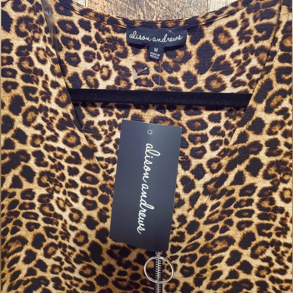Alison Andrews Leopard zip up top 1/2 sleeve. NWT Size M - Picture 4 of 5